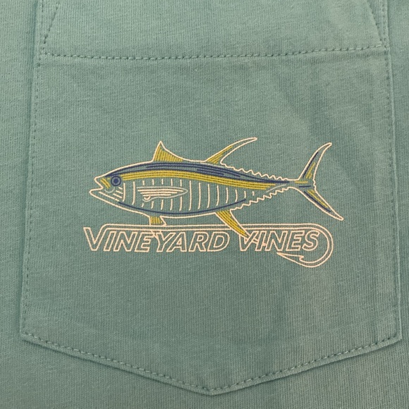 NWT men’s Vineyard Vines shirt. - Picture 2 of 5